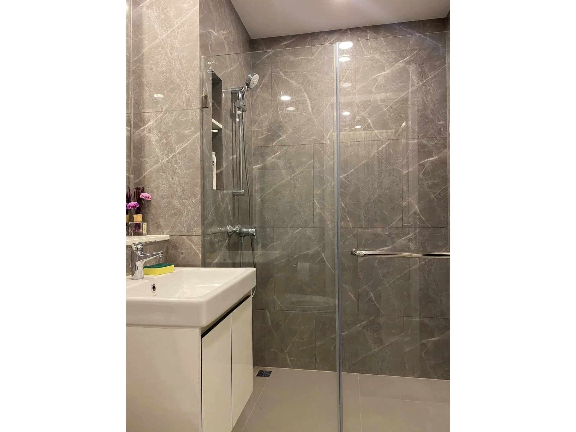 Property photos for Mazarine Ratchayothin