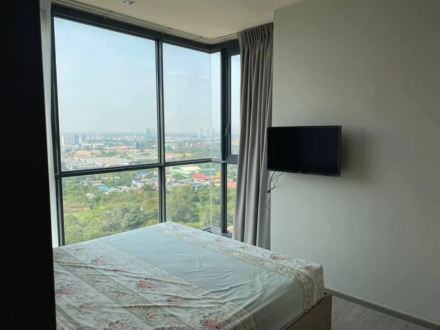Property photos for The Line Wongsawang
