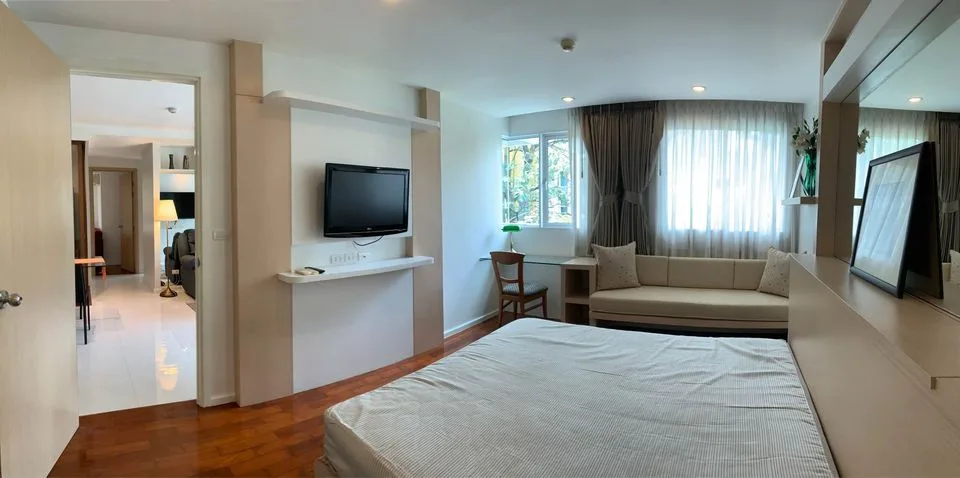 Property photos for Siri On 8