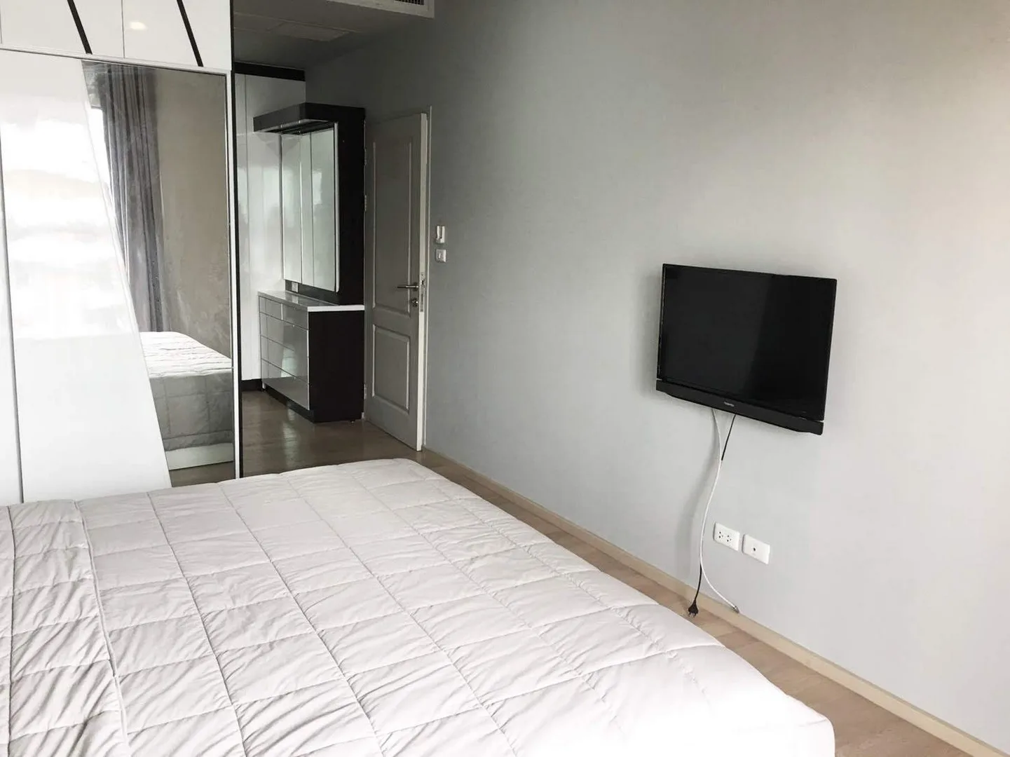 Property photos for Noble Refine