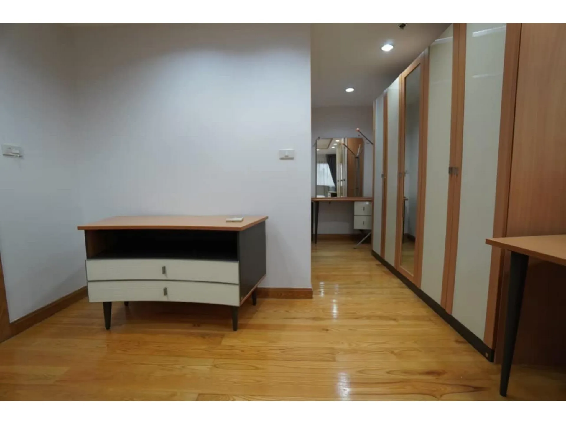 Property photos for The Royal Place 2