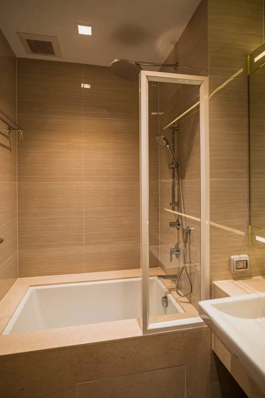 Property photos for Noble BE 33