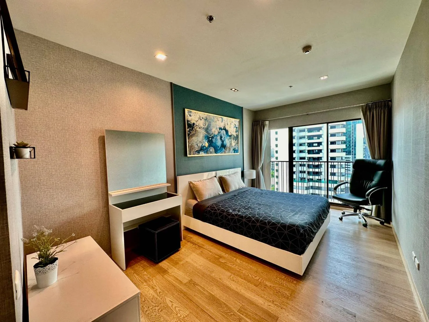 Property photos for Noble Refine