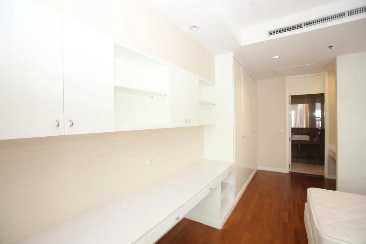 Property photos for Royal Residence Park