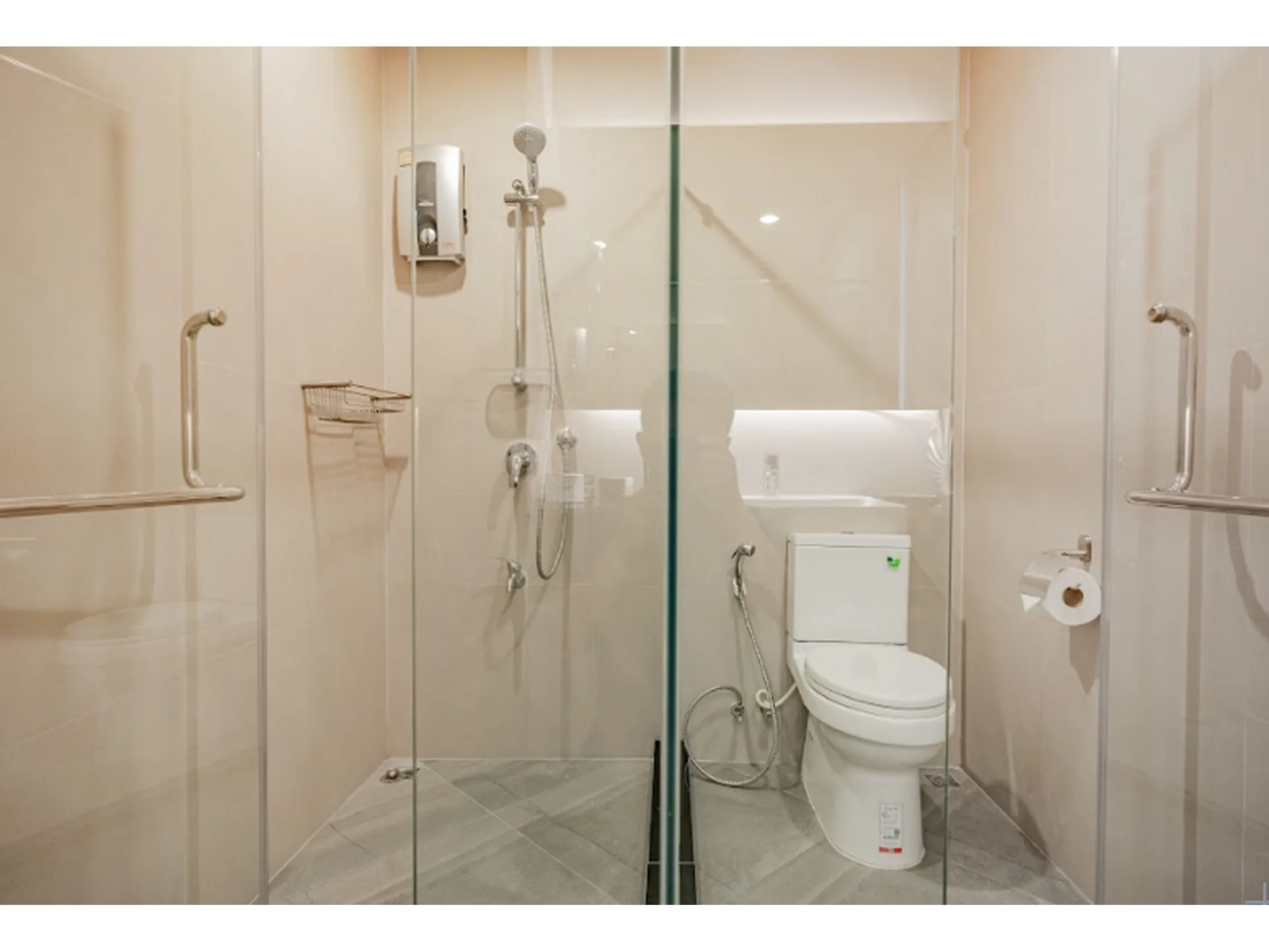 Property photos for Centric Ari Station