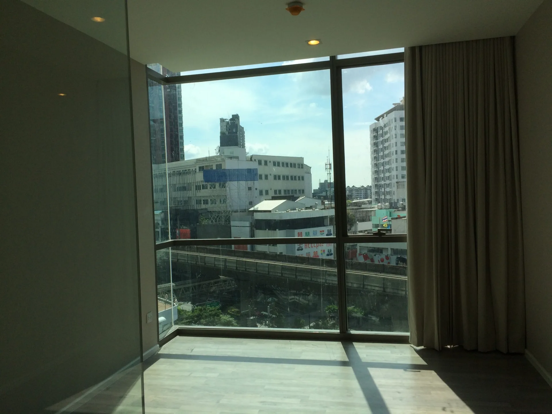 Property photos for The Room Sukhumvit 69