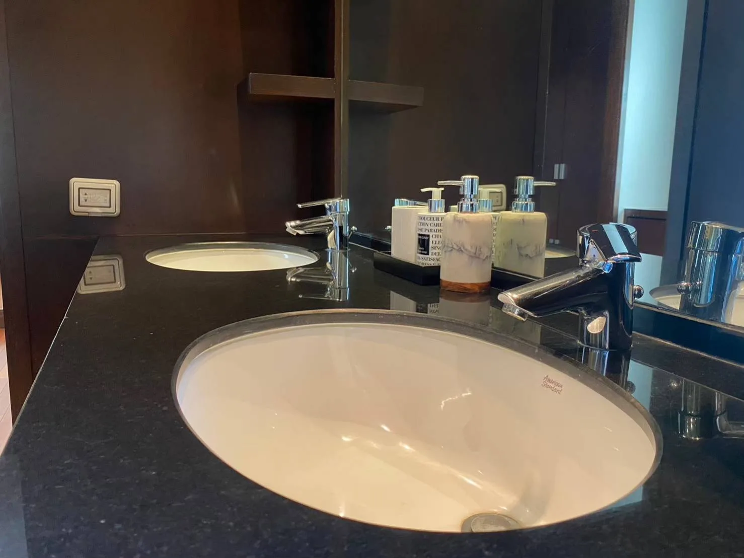Property photos for Royal Residence Park