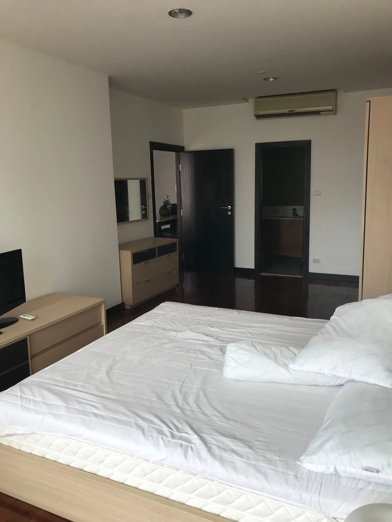 Property photos for Wilshire