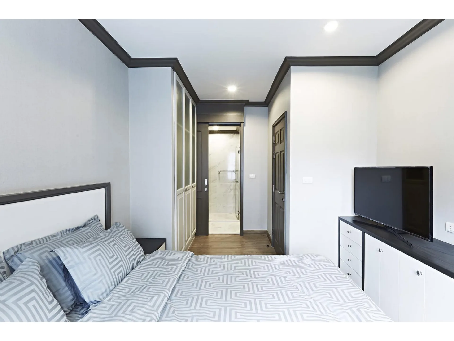 Property photos for The Reserve - Kasemsan 3