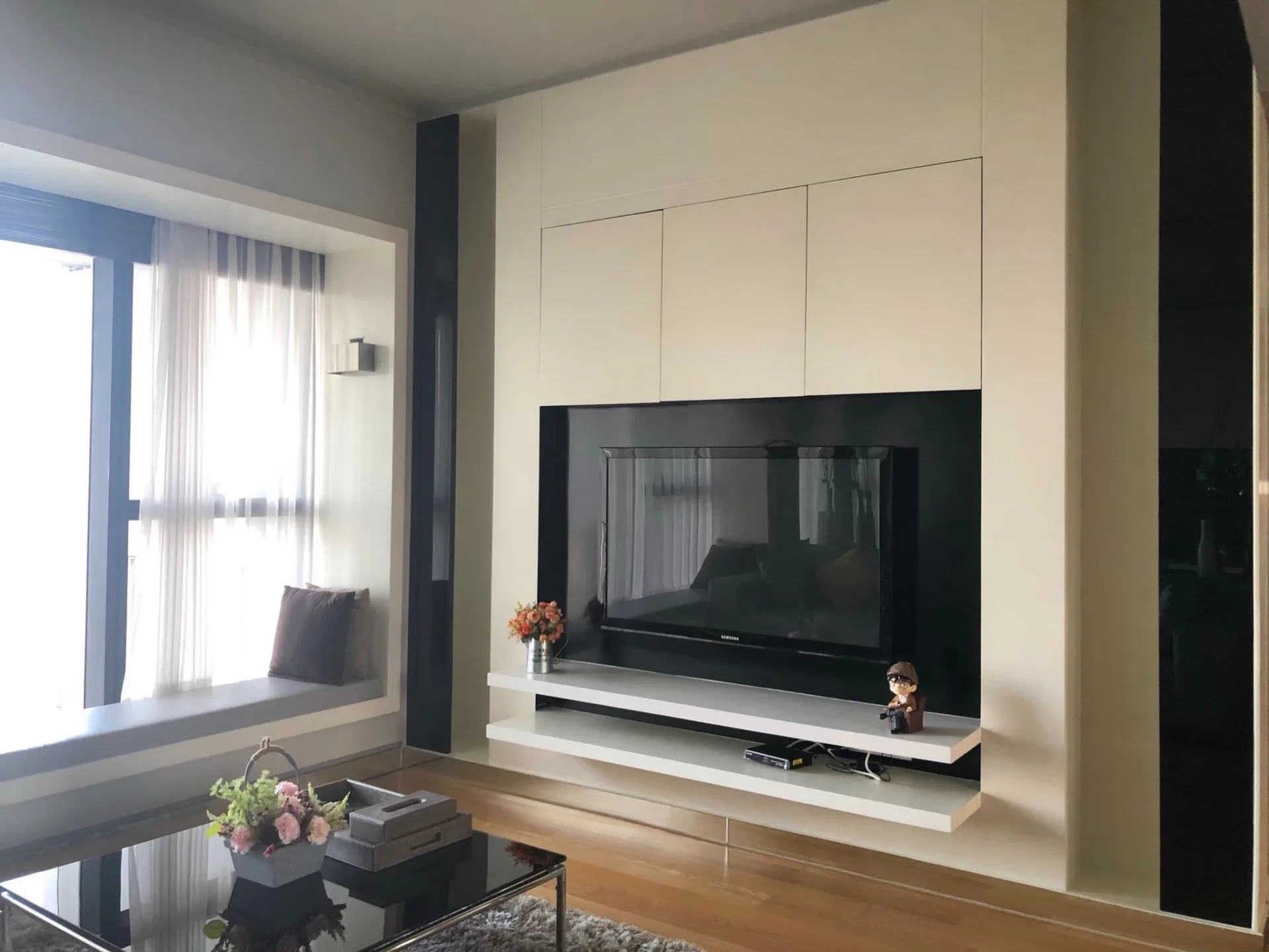 Property photos for The Met