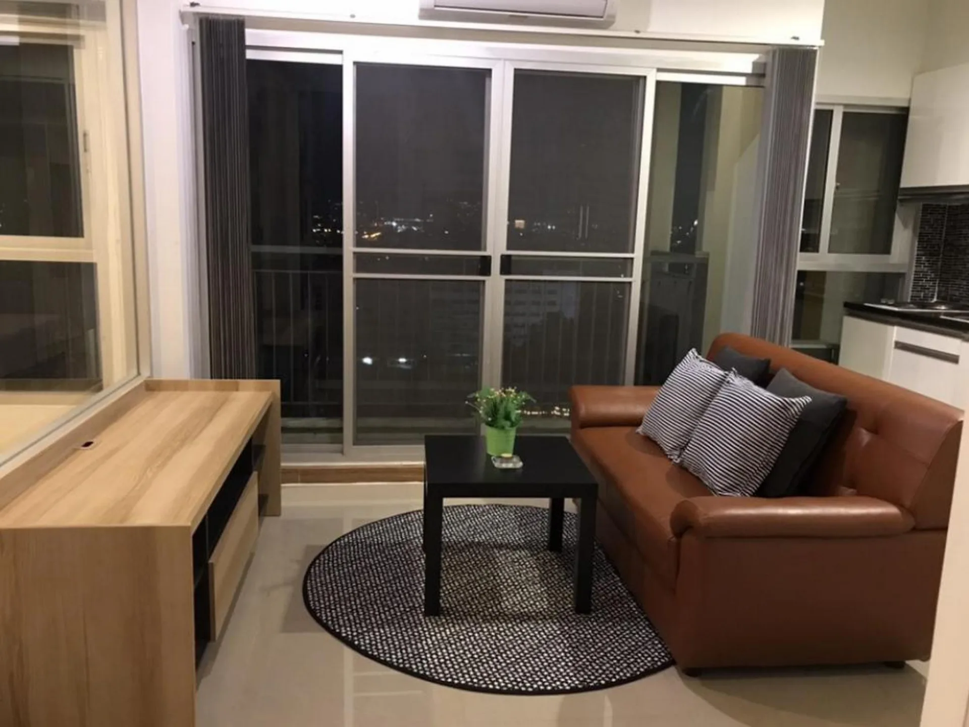 Property photos for The Parkland Taksin - Thapra