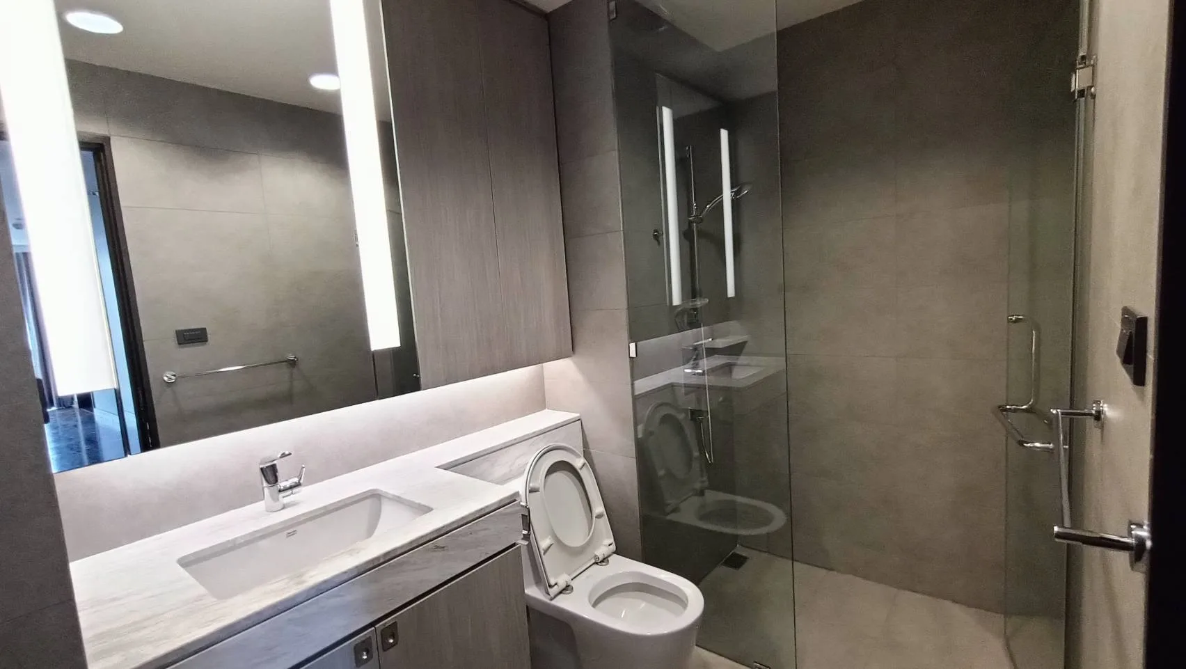 Property photos for Piya Residence 28 -30