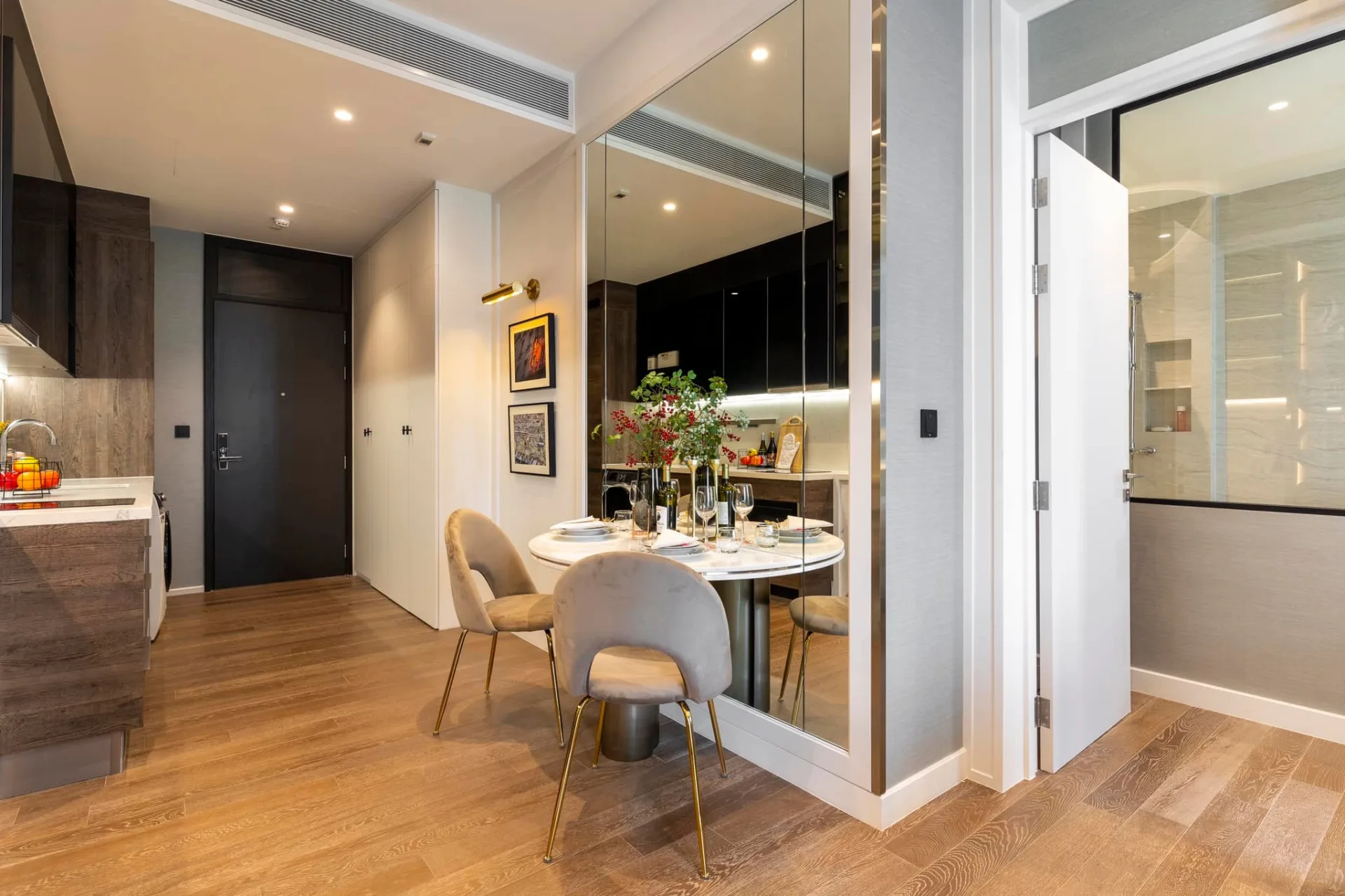 Property photos for Muniq Langsuan