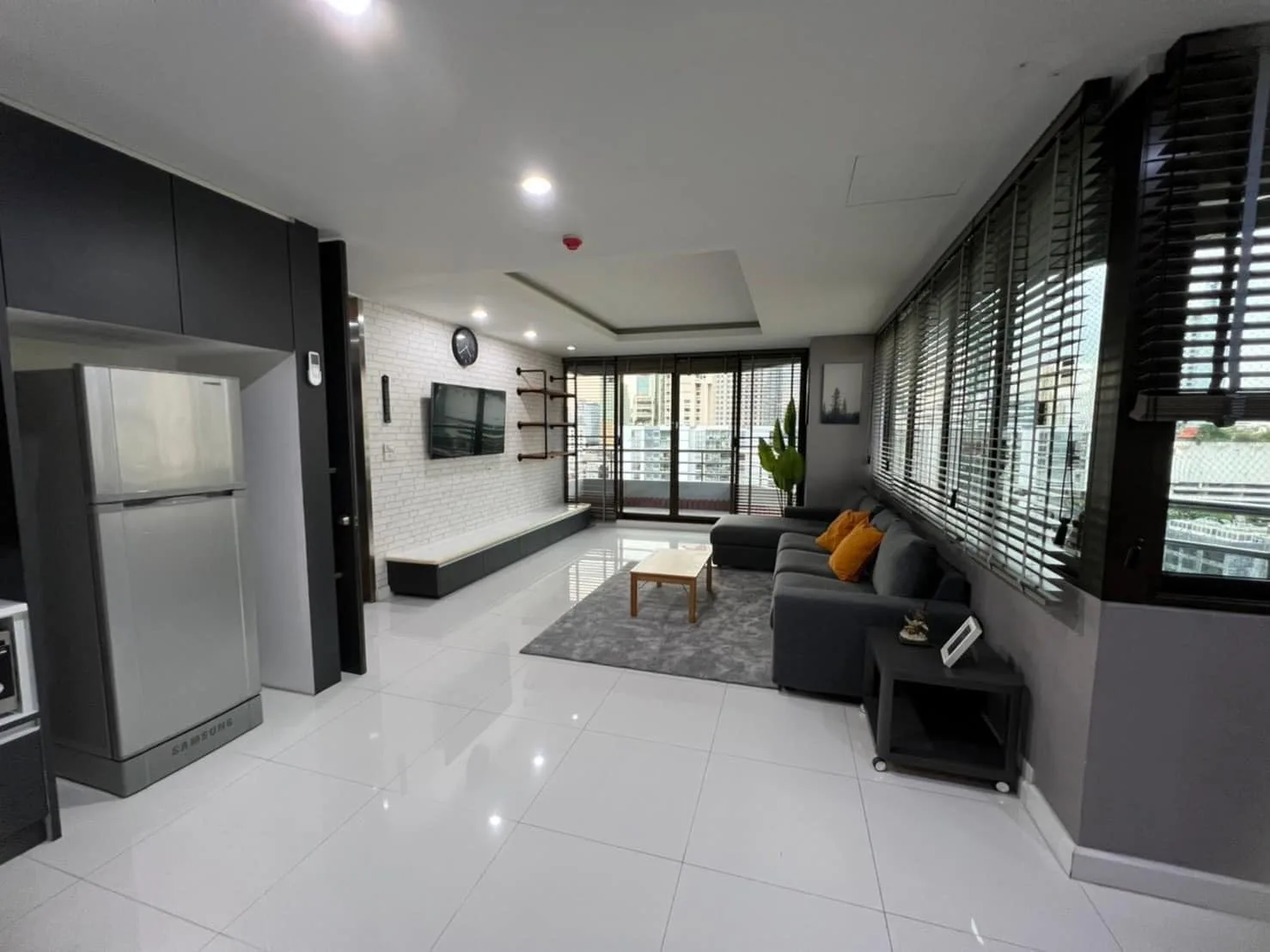 Property photos for Lake Avenue 16