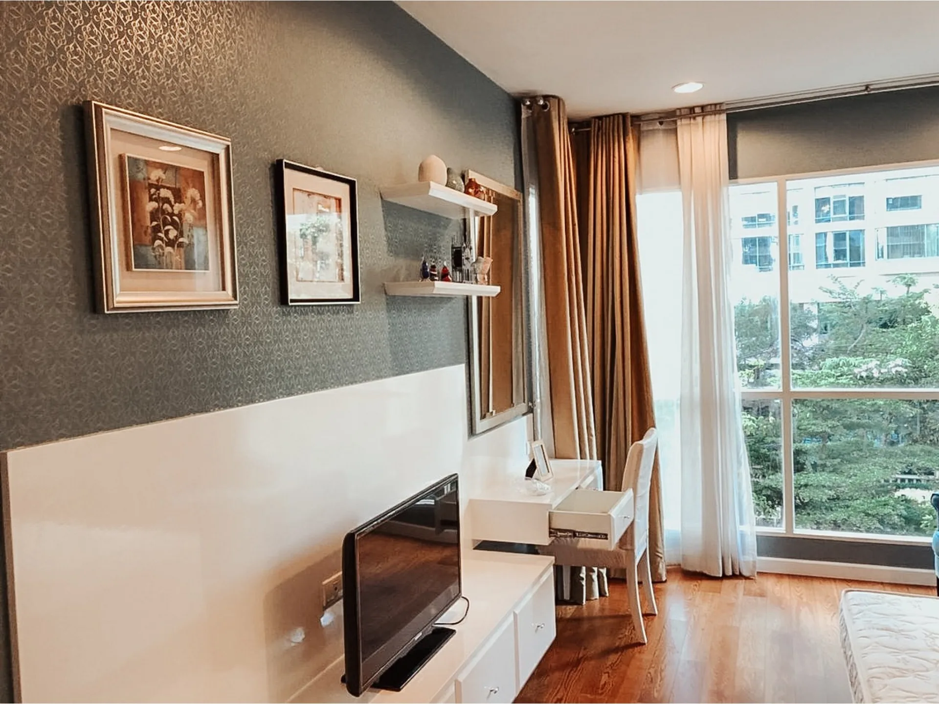 Property photos for The Address Chidlom