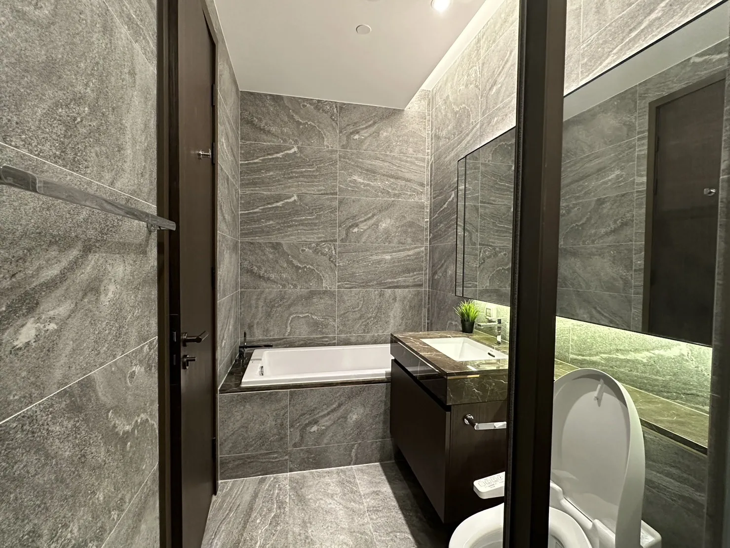 Property photos for The Esse Sukhumvit 36
