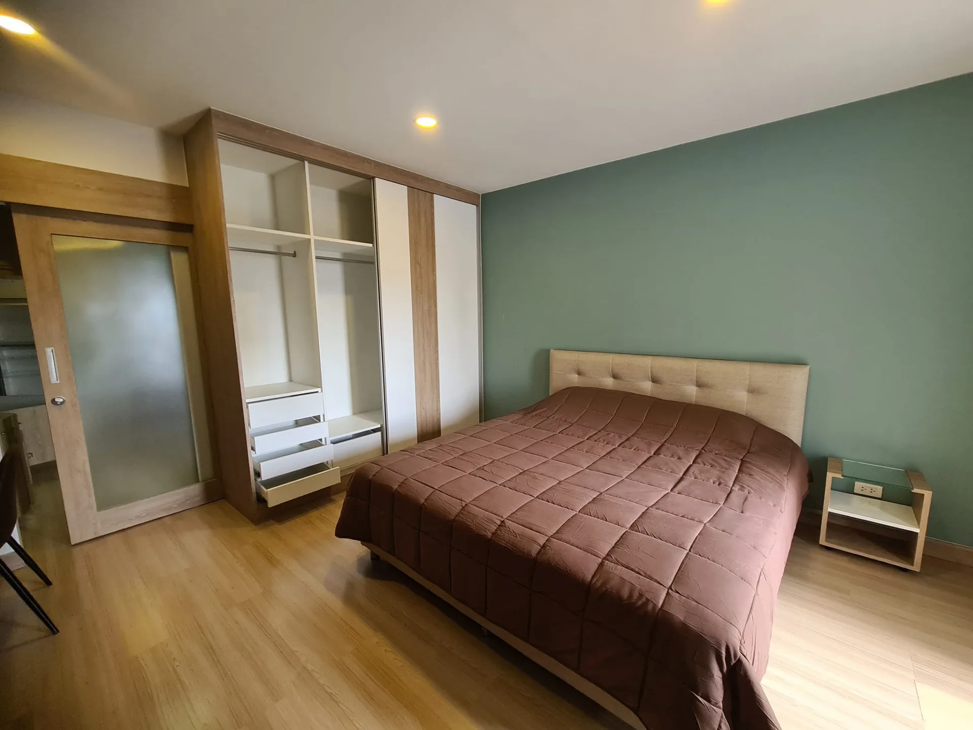 Property photos for Ratchathewi Tower