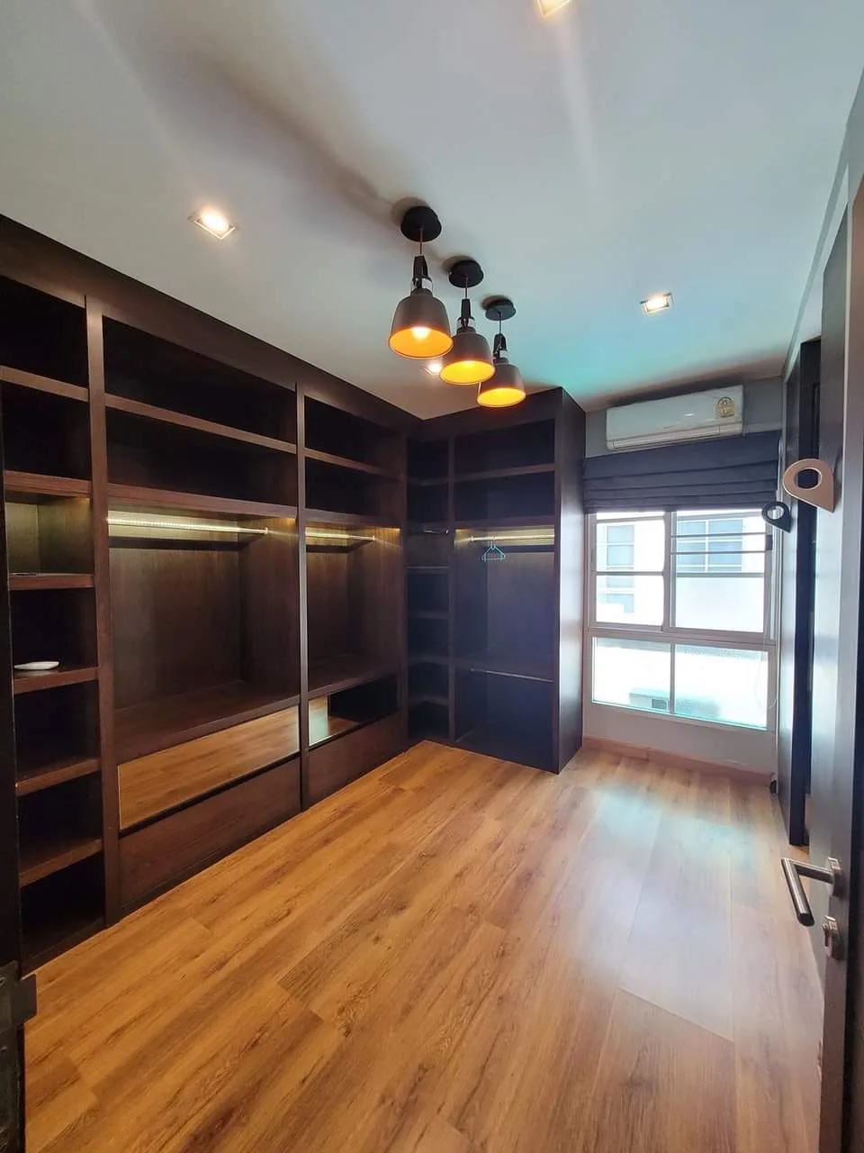 Property photos for Baan Klang Krung Sathon-narathiwas