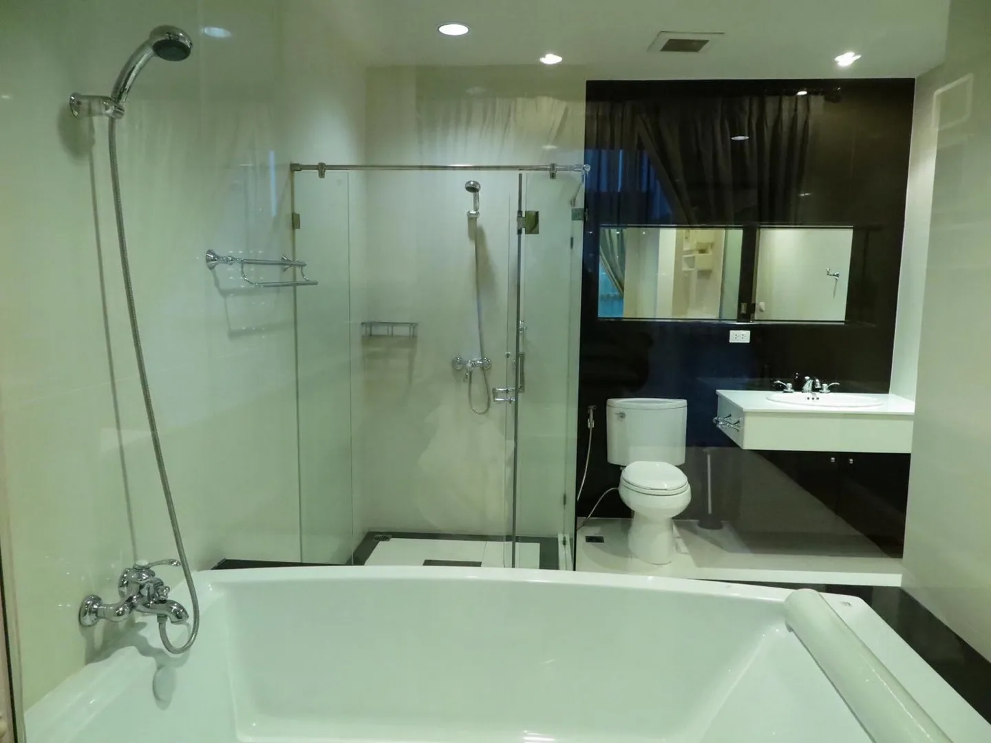 Property photos for The Address Chidlom