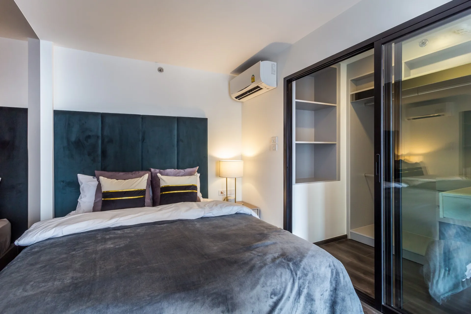 Property photos for Knightsbridge Space Ratchayothin
