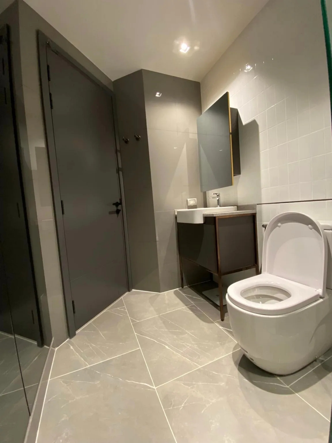 Property photos for Chapter Chula-samyan