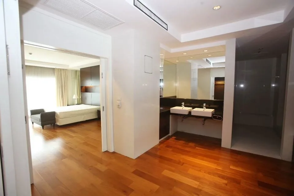 Property photos for Royal Residence Park