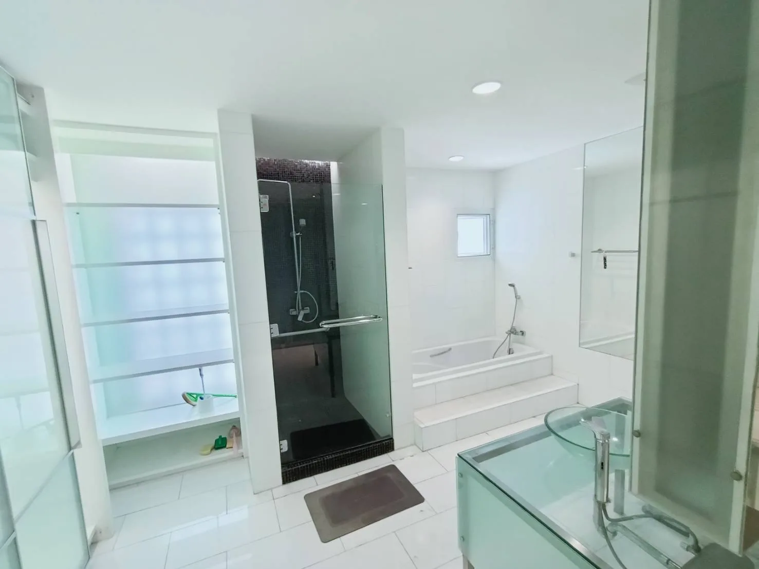 Property photos for Tonson Court