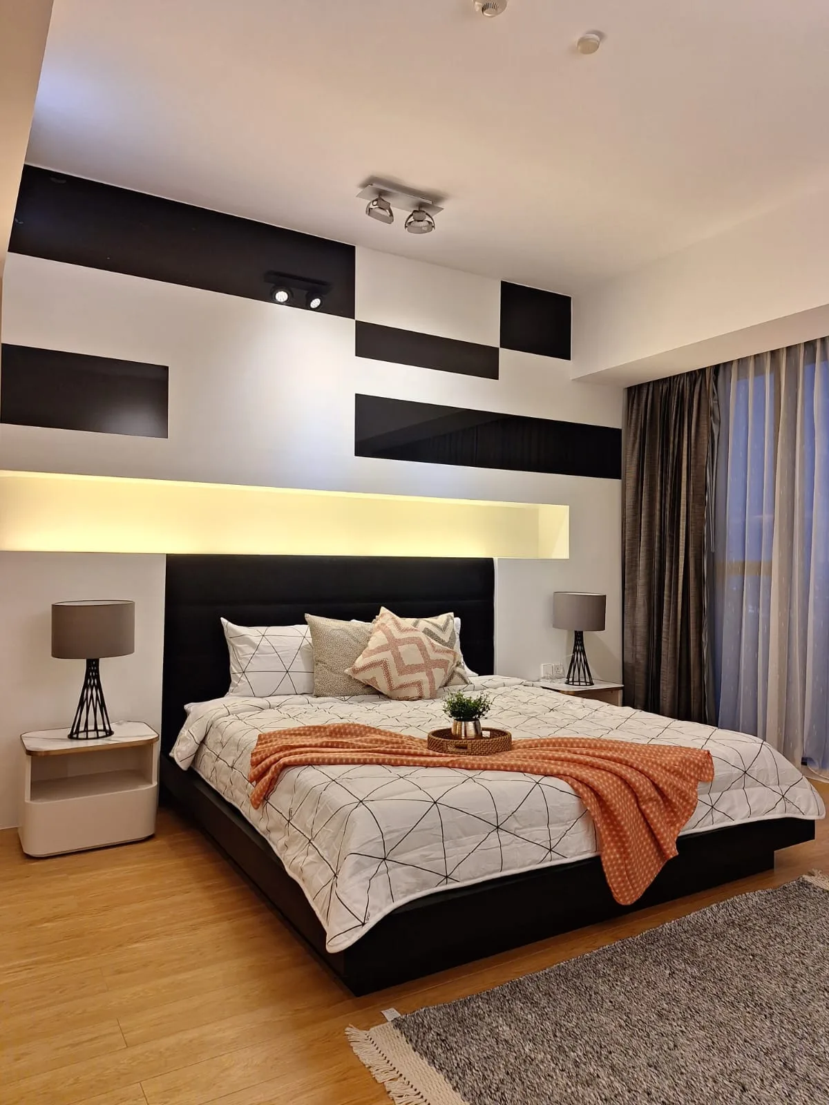 Property photos for The Met