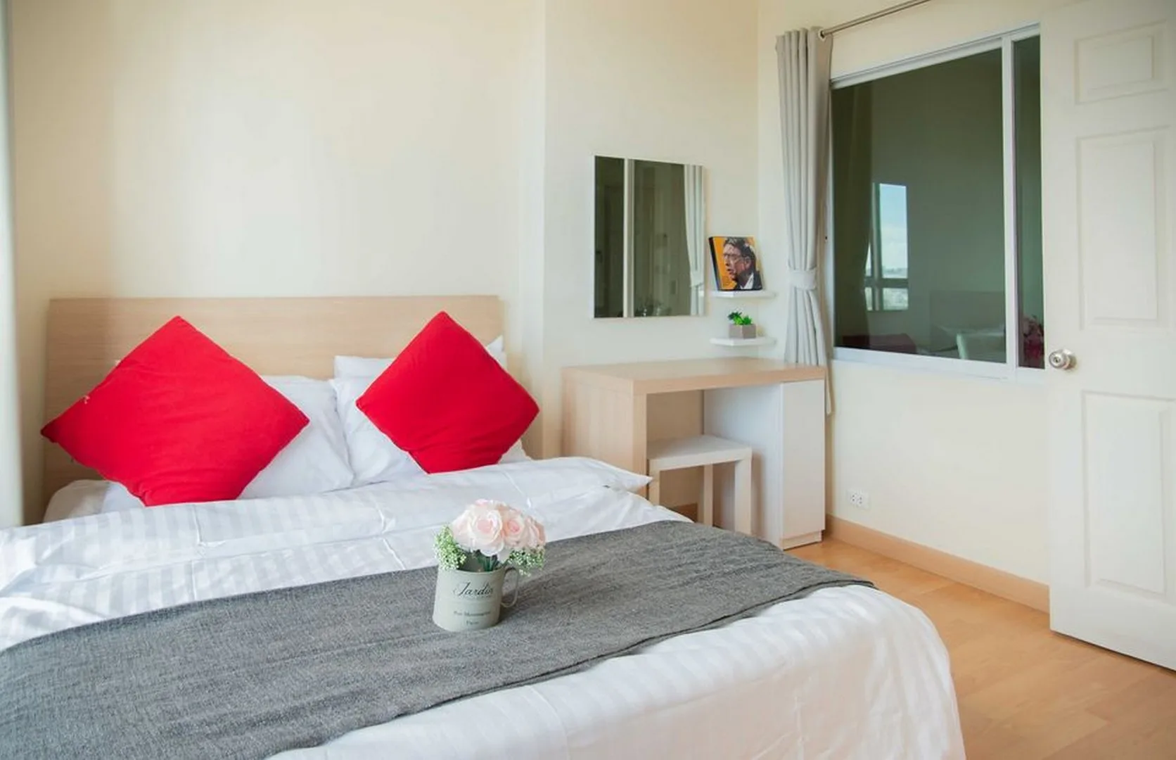 Property photos for Life @ Phahon - Ari