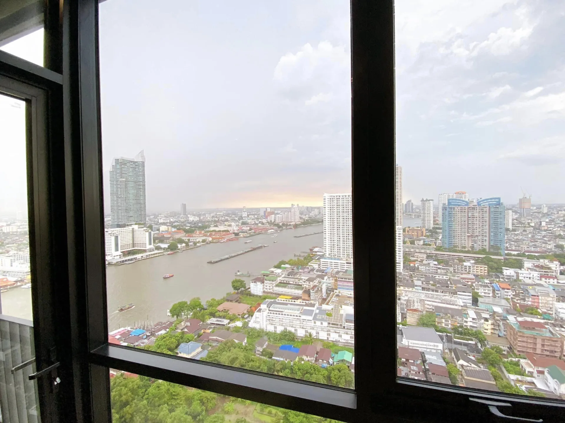 Property photos for Chapter Charoennakhorn-riverside
