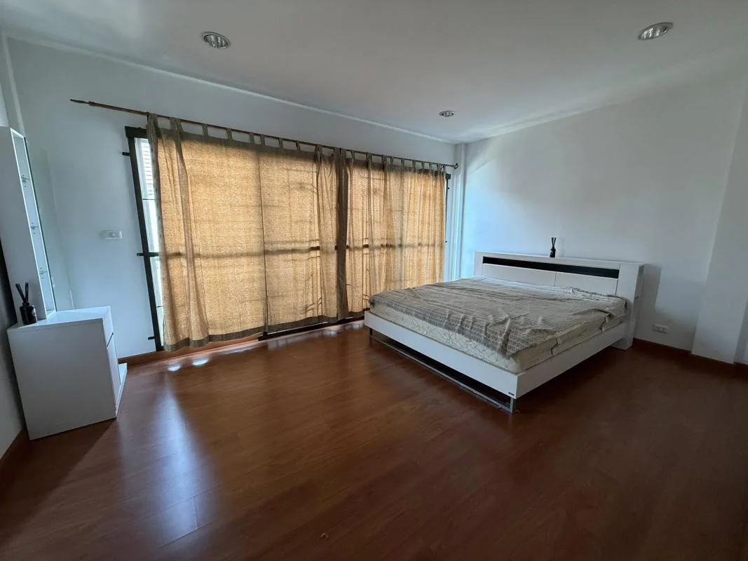 Property photos for Baan Klang Muang Sathorn-Taksin 1