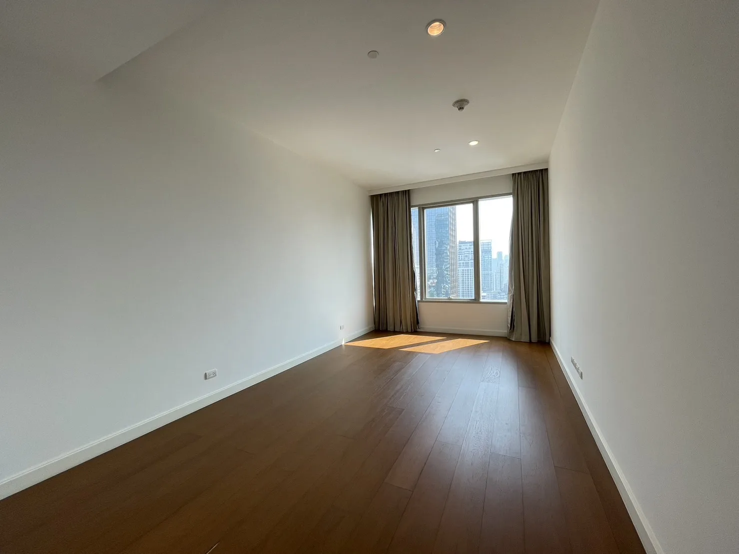 Property photos for 185 Rajadamri