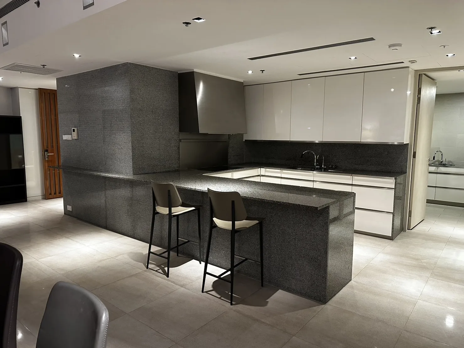 Property photos for The Met