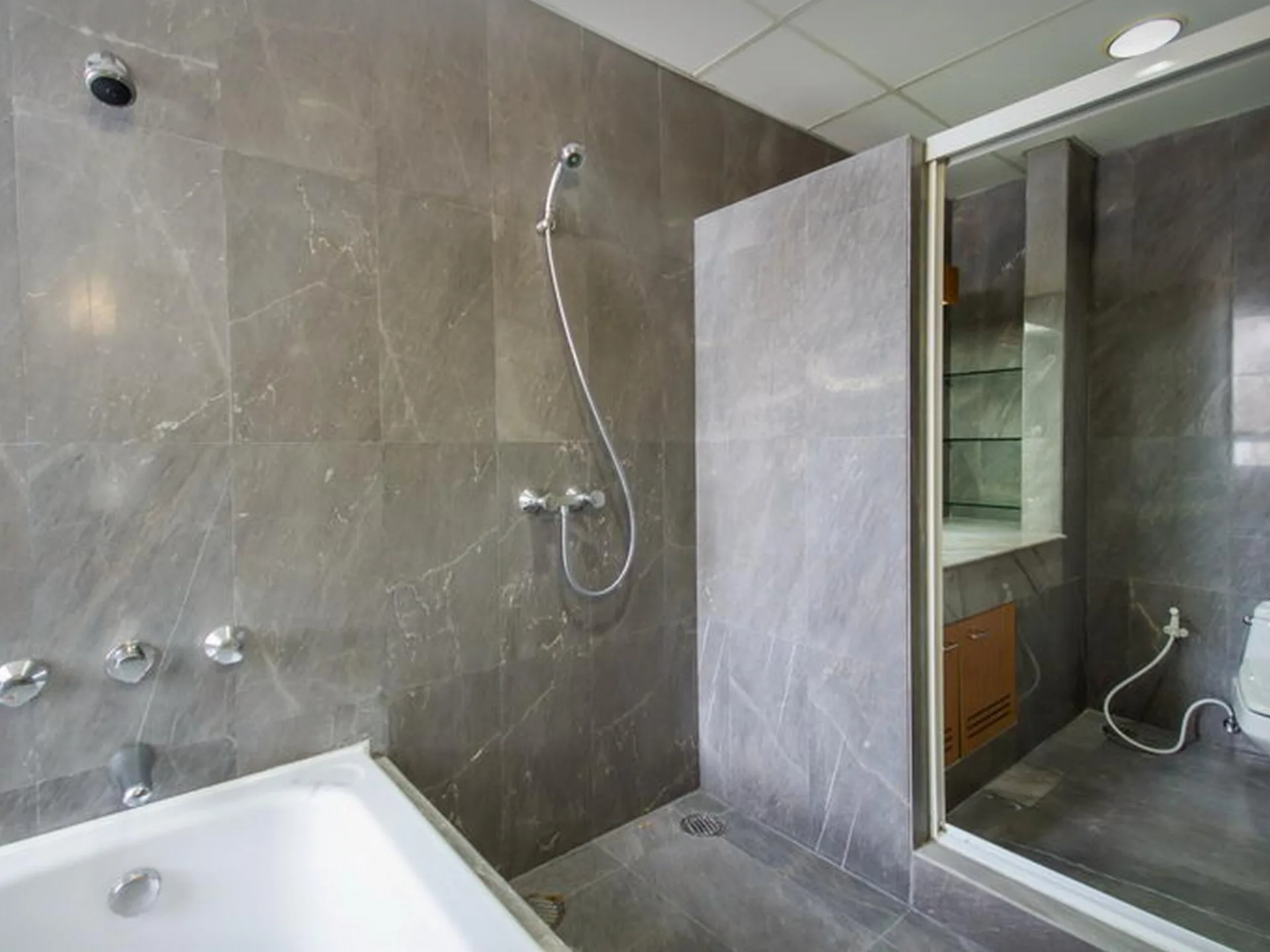 Property photos for Krungthep Thani Tower