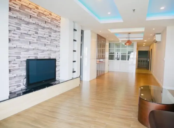 Property photos for State Tower