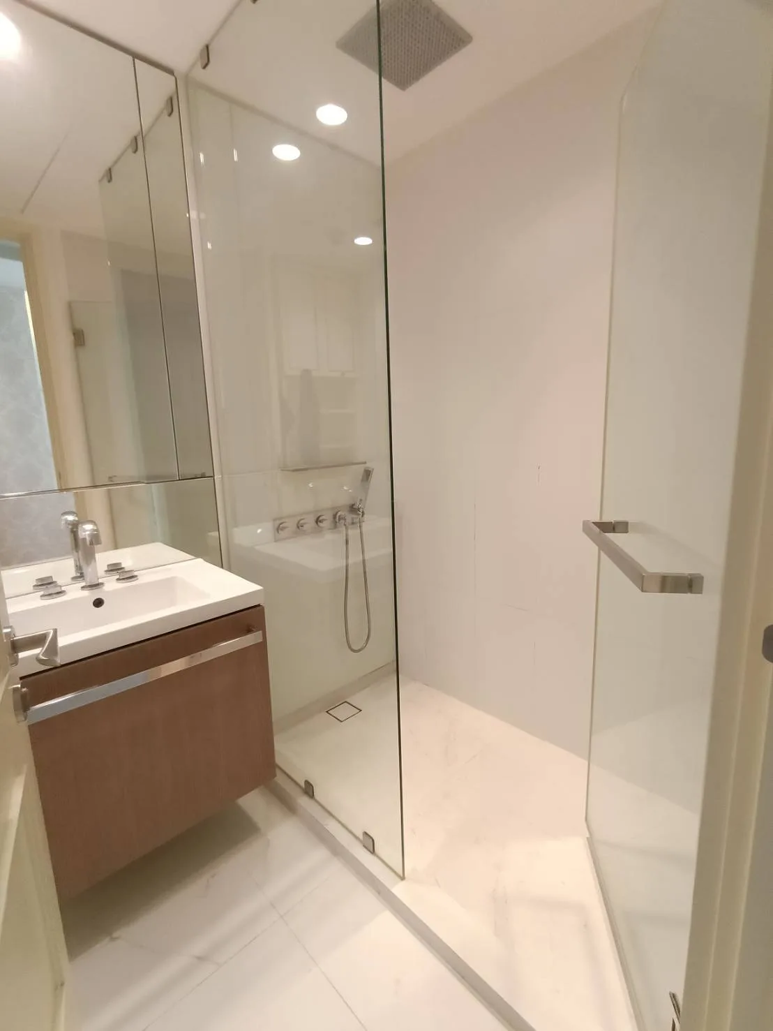 Property photos for 185 Rajadamri