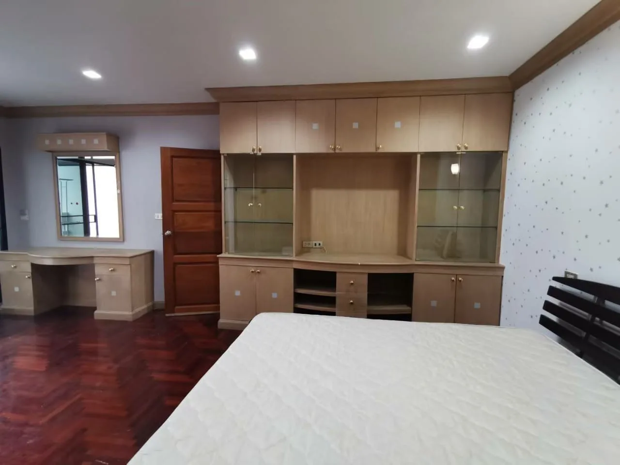 Property photos for Phayathai Plaza