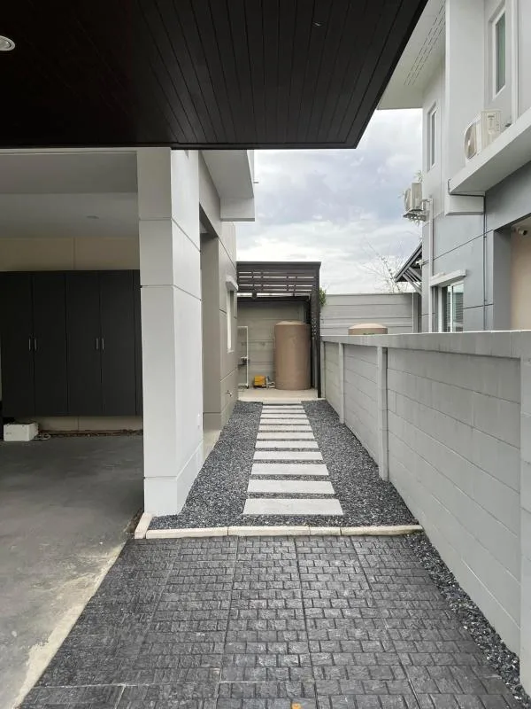 Property photos for Centro Rama9 ??? Motorway