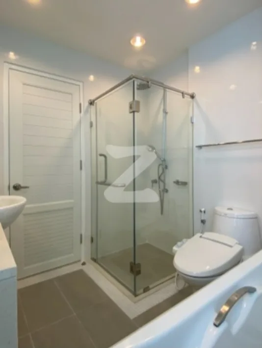 Property photos for Siamese Exclusive Queens