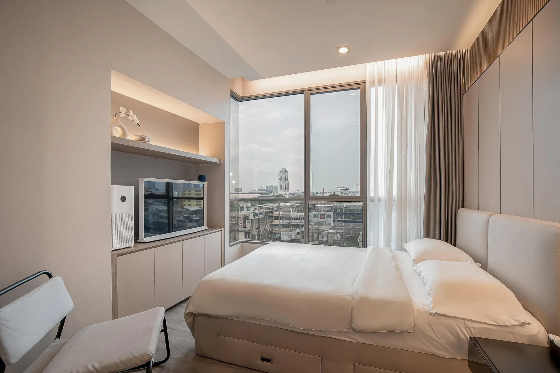 Property photos for The Room Sathorn - St.Louis
