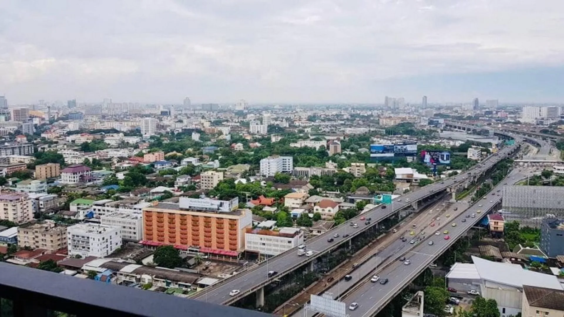 Property photos for The Base Rama 9 - Ramkhamhaeng