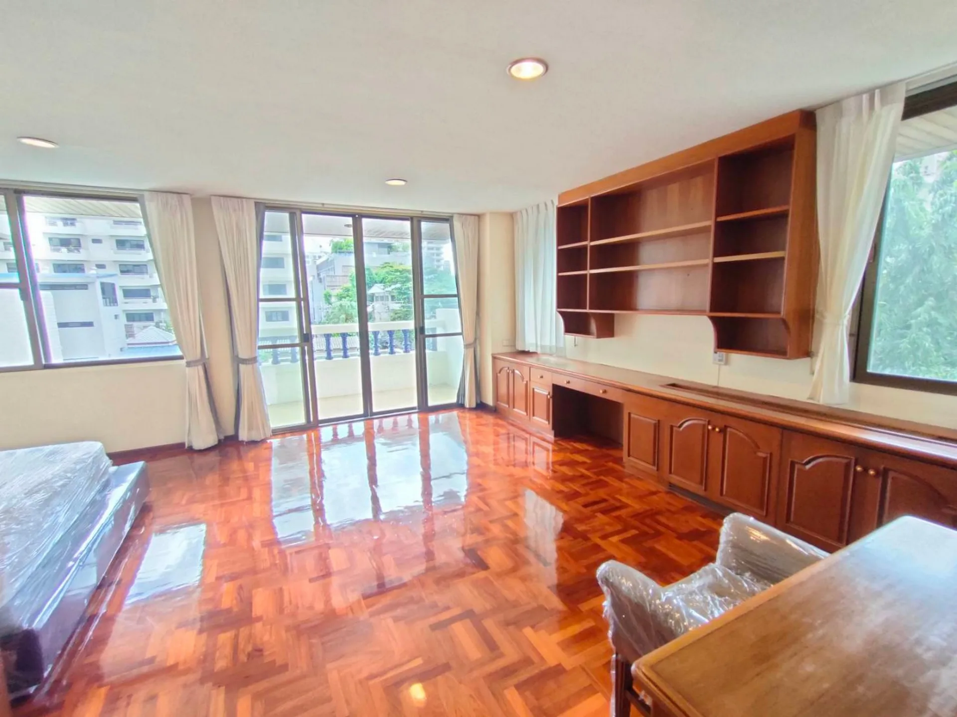 Property photos for Sriratana Mansion 1