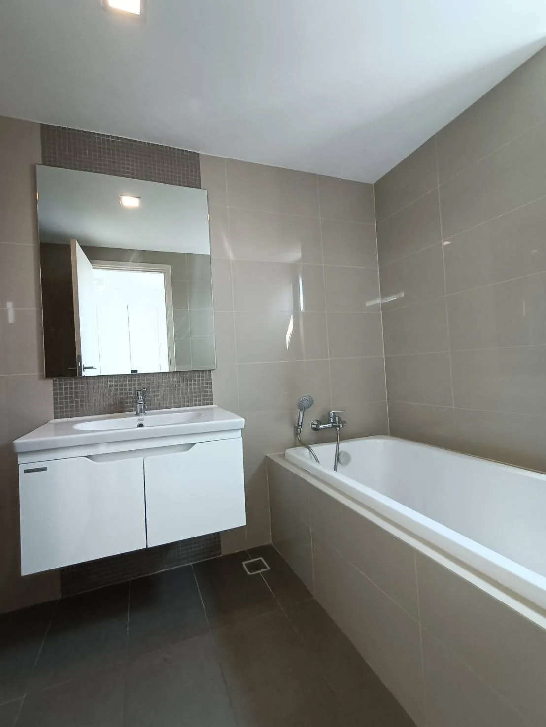 Property photos for Maestro 39