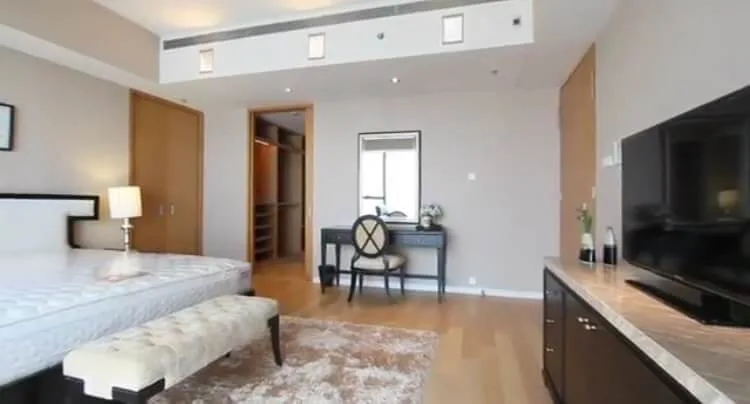 Property photos for The Met