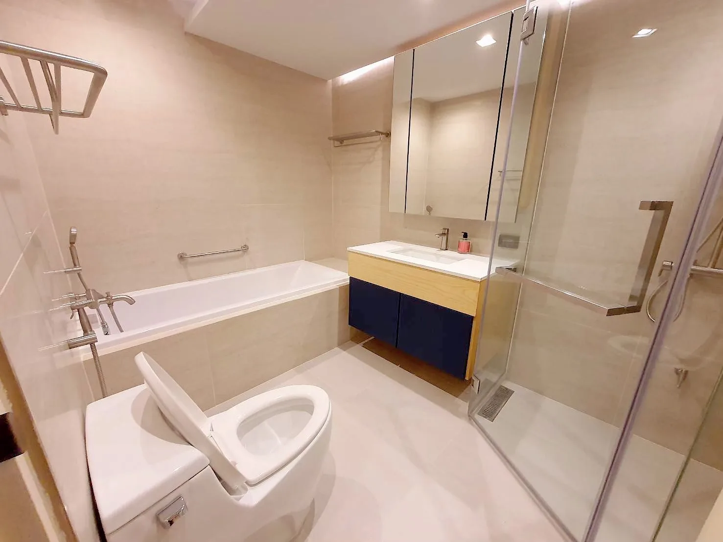 Property photos for State Tower