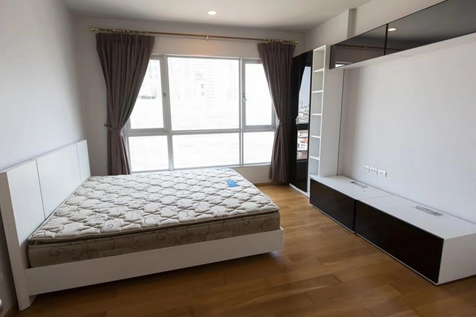Property photos for Hive Taksin