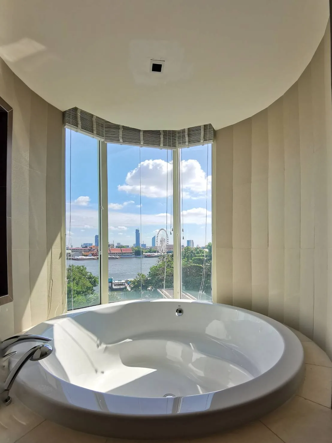 Property photos for Watermark Chaophraya