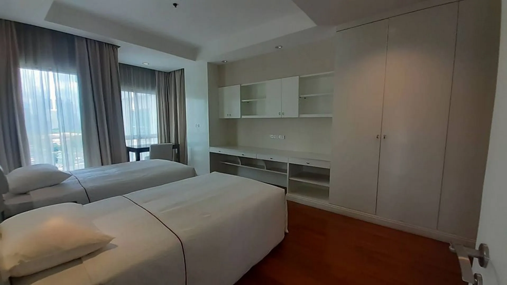 Property photos for Royal Residence Park