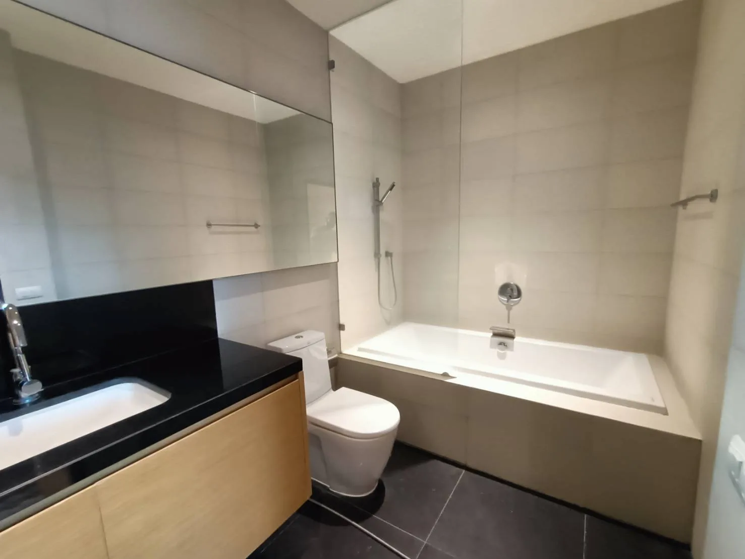 Property photos for Eight Thonglor Residence