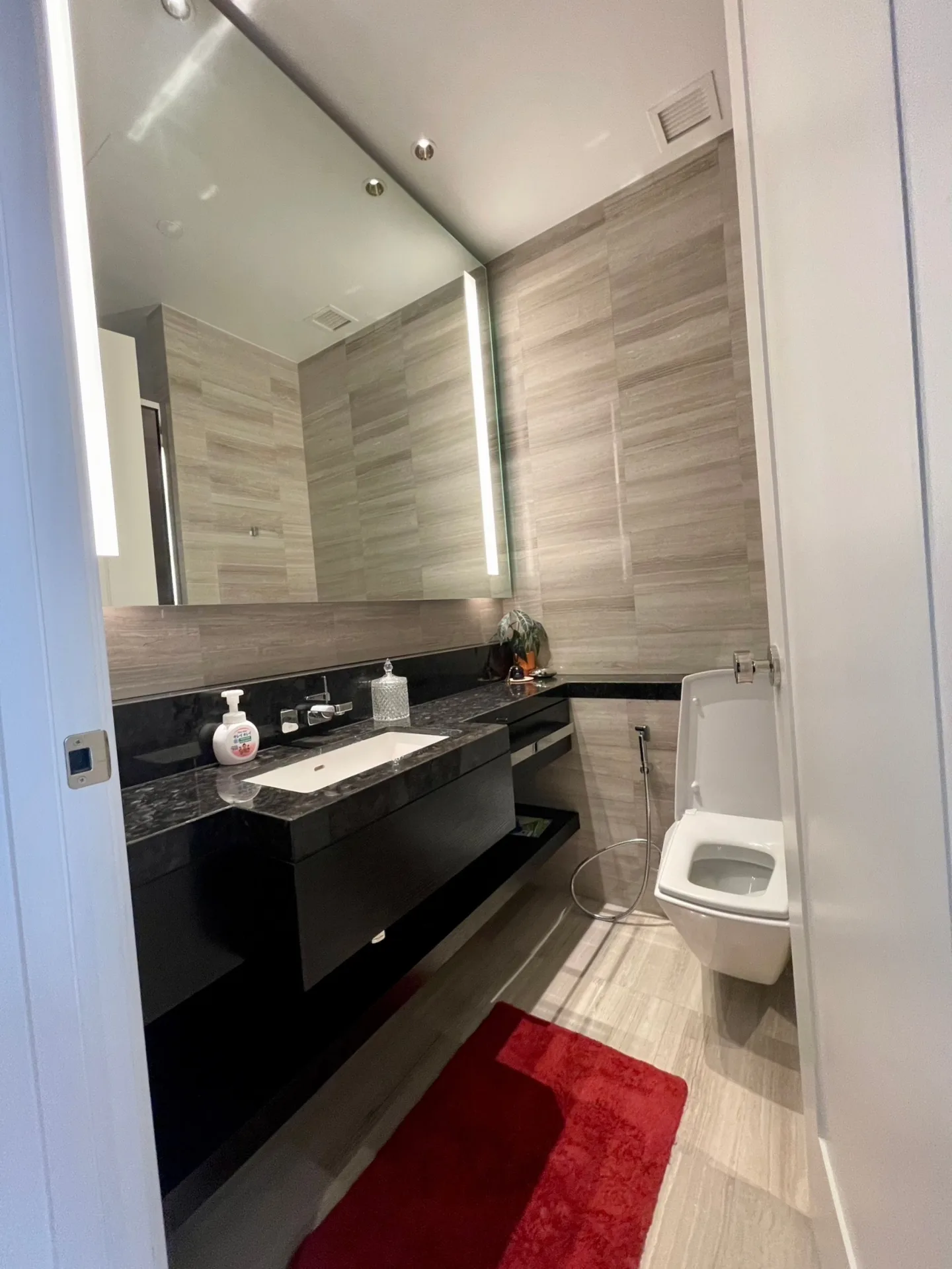 Property photos for Four Seasons Private Residences Bangkok